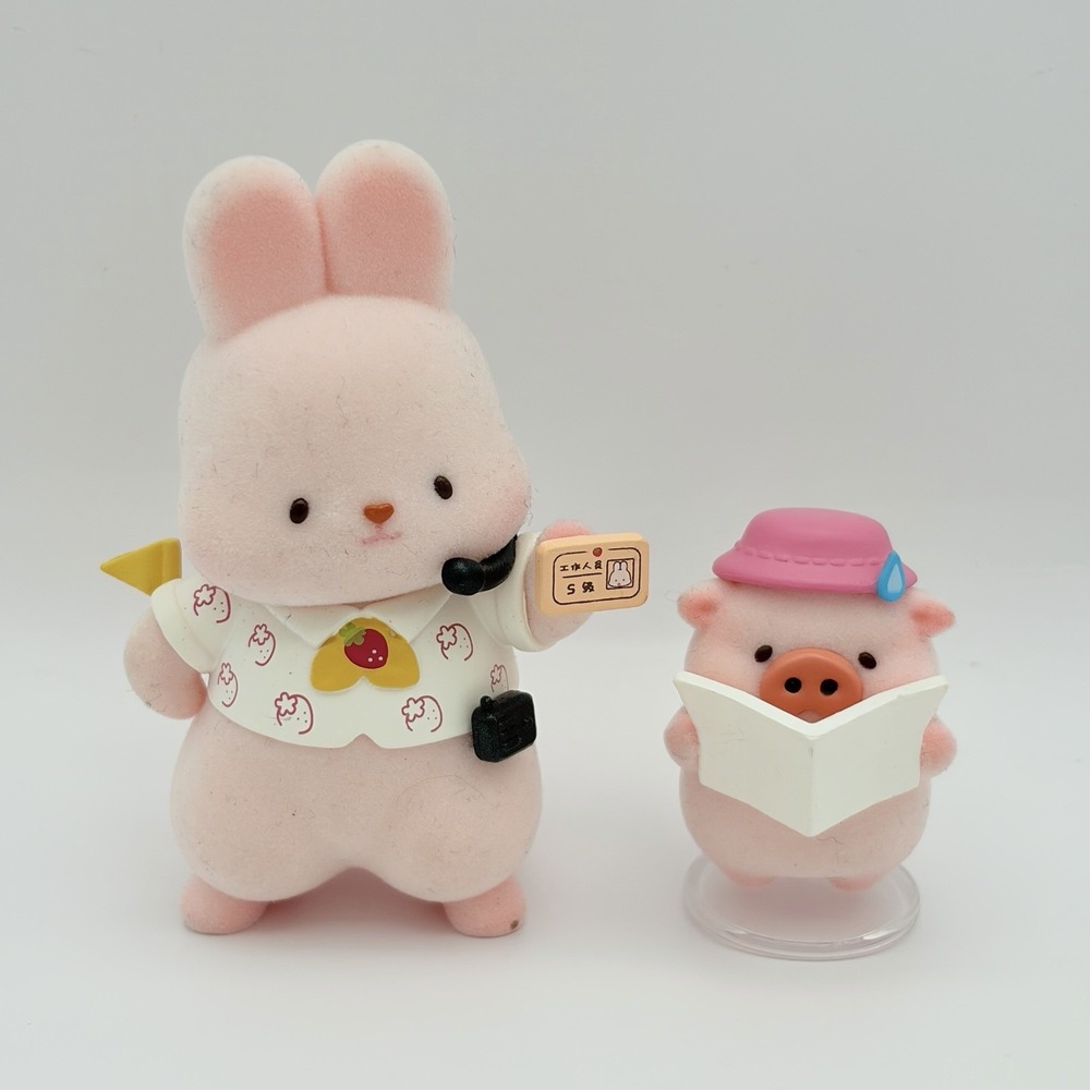 Momo Bunny Strawberry Town Figurine (Tour Guide Momo) 2 Figures